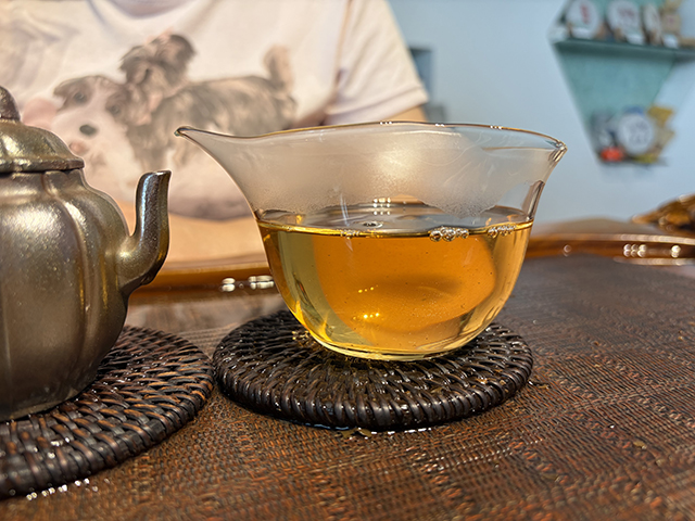 图为象明茏兴茶厂2009年蛮砖早春饼
