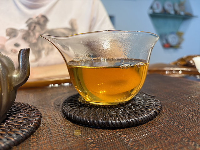 图为象明茏兴茶厂2009年蛮砖早春饼