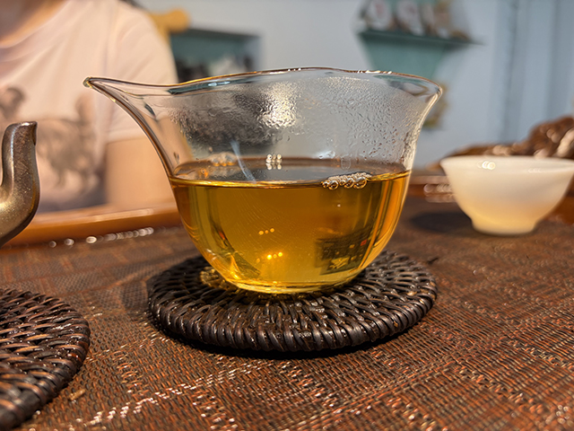 图为象明茏兴茶厂2009年蛮砖早春饼