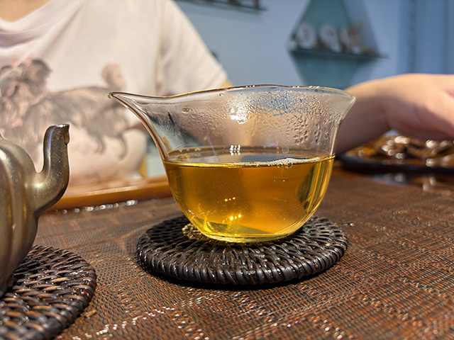 图为象明茏兴茶厂2009年蛮砖早春饼