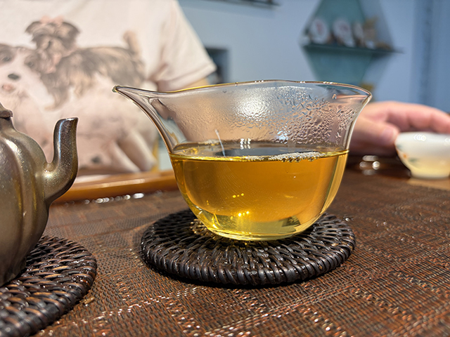 图为象明茏兴茶厂2009年蛮砖早春饼