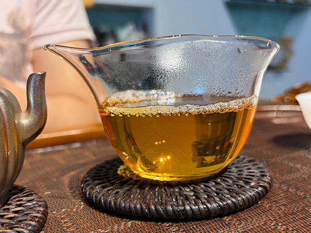 图为象明茏兴茶厂2009年蛮砖早春饼